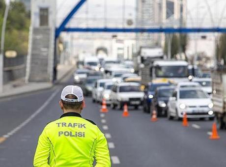 Trafikte yeni dönem yasalaştı: Drift atana 140 bin TL, kış lastiği takmayana 6 bin TL ceza!