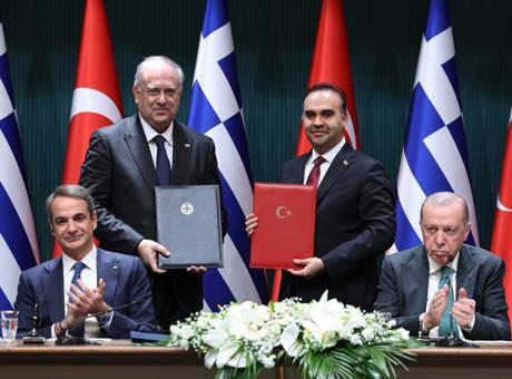 Bakan Kacır, Yunan mevkidaşı Theodorikakos ile bir araya geldi