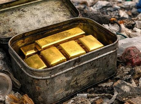 Ev temizliği başına bela oldu! 20 külçe altını 'yanlışlıkla' çöpe attı: 'Samanlıkta iğne aradık'