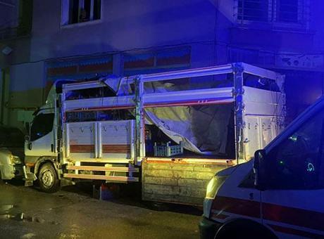 Mersin'de kamyonet kasasına 4. kattan düşen çocuk yaralandı