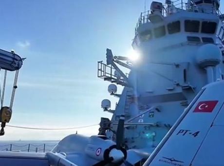 NATO tatbikatında ilk! TCG Anadolu’dan havalanan Bayraktar TB-3 SİHA hedefi tam isabetle vurdu