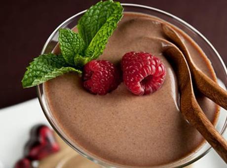 Çikolata ve kahve aynı kasede! Muhallebinin ipek gibi olması için püf: Karıştır-kıs