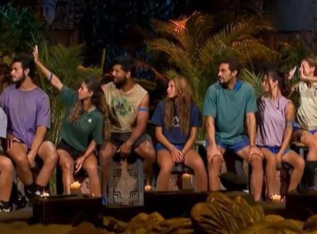 SURVIVOR KİM ELENDİ? 15 Şubat 2026 Pazar akşamı Survivor'da kıran kırana mücadele! Adaya veda eden isim belli oldu