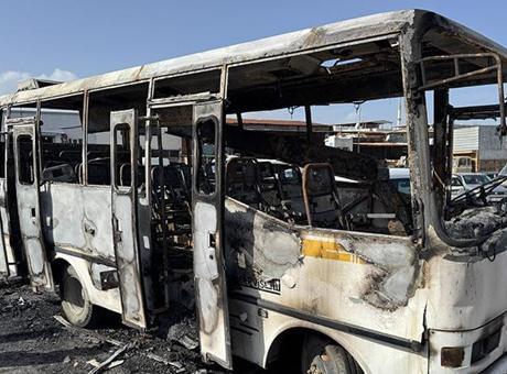 İzmir'de park halindeki midibüste yangın! 16 yaşındaki çocuk hayatını kaybetti