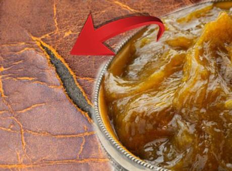 Deri eşyalar çatladıysa uygulayın! Sabunlu suyla başlayın, kredi kartıyla sürün