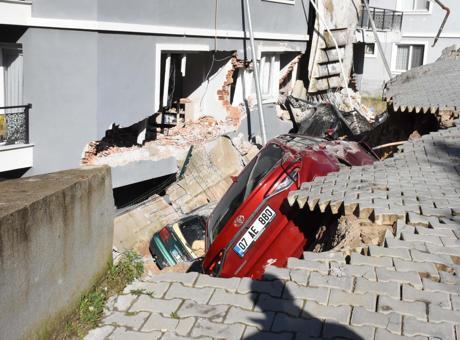 Menemen’de heyelan sonrası istinat duvarı yıkıldı: Müteahhit serbest bırakıldı