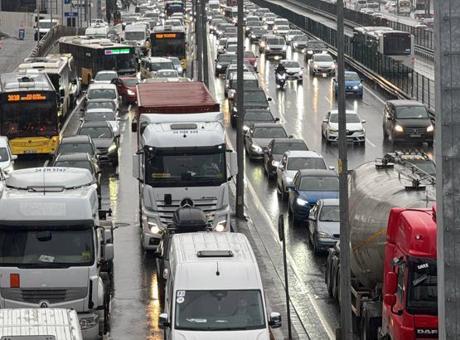 İstanbul trafiği durma noktasında! Yoğunluk yüzde 90’a kadar yükseldi