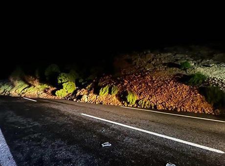 İstanbul-İzmir Otoyolu'nda toprak kayması! Yol ulaşıma kapatıldı