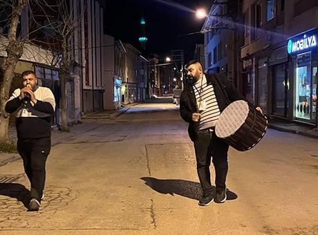 Eskişehir'de ramazan davulcularının sahur mesaisi başladı