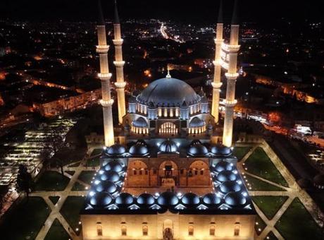 Selimiye Camii Ramazan’a yeni ışığıyla ‘merhaba’ dedi