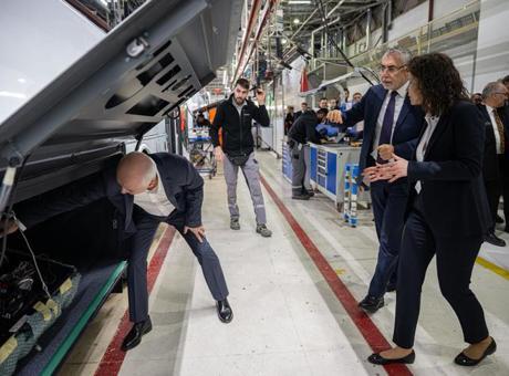 Çalışma ve Sosyal Güvenlik Bakanı Işıkhan, ilk iftarını fabrika işçileriyle yaptı