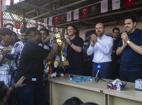 Bilal Erdoğan ile TİKA Başkanı Eren, Bangladeş'te Arakan mülteci kampını ziyaret etti