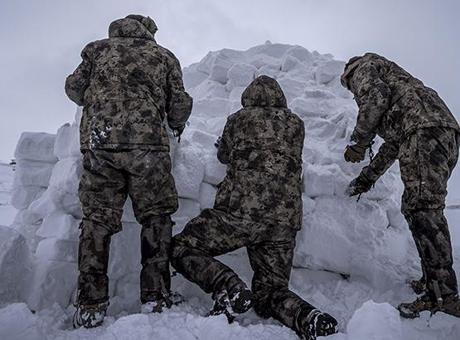 Özel harekat polislerinin eksi 20'deki zorlu eğitimi!