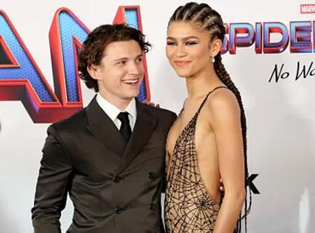 Zendaya ve Tom Holland gizlice evlendi mi? Hollywood'dan gelen kare ortalığı karıştırdı