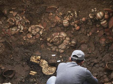 Bin yıllık mezardan altın fışkırdı! 'Böylesini ilk kez gördük'