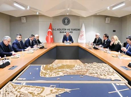 Bakan Ersoy yapımcılarla görüştü: Konu Türk dizilerine yapılacak yardım