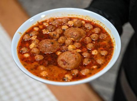 Memleket Sofrası'nda yeni tarif! Adana’nın tenceresinde bir gelenek kaynıyor: 'Analı Kızlı'