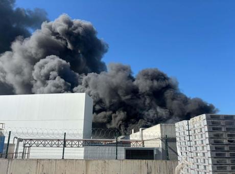Manisa'da oyuncak fabrikasında yangın