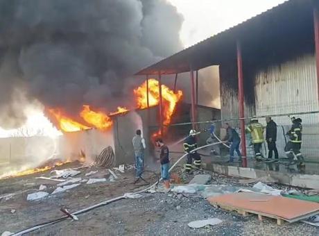 Diyarbakır’da plastik poşet fabrikasında yangın