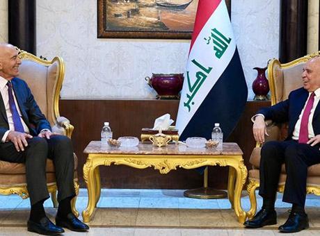 Irak Dışişleri Bakanı, ABD’nin Suriye Özel Temsilcisi Barrack ile görüştü