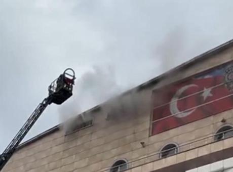 Merter Polisevi’nde yangın! Ekipler müdahale ediyor