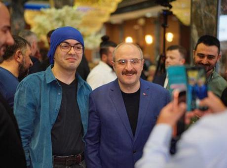 Mustafa Varank, Almanya'da Türklerle buluştu: 'Hiçbir zaman Cumhurbaşkanımızı yalnız bırakmadınız'