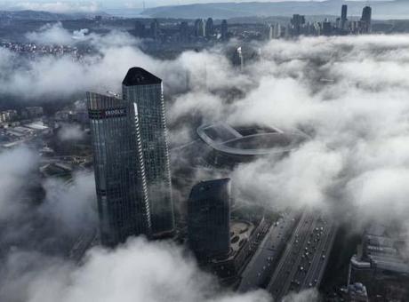 Gökdelenler beyaz örtünün altında kaldı! İstanbul'da etkili oldu