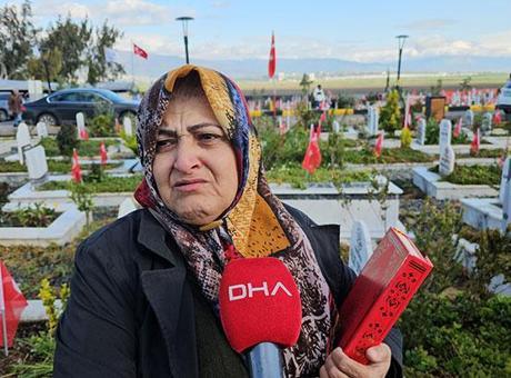 Deprem şehitliğinde buruk bayram: Her sene önceki seneden daha acı