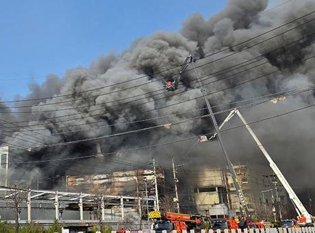 Güney Kore'de otomobil parça fabrikasında büyük yangın! En az 50 yaralı