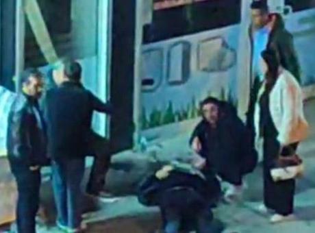 Otobüste 'yan bakma' kavgası! Tartışma bir anda bıçaklı saldırıya dönüştü