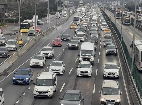 Bayramda otoyol ve köprülerden 12,3 milyon araç geçti