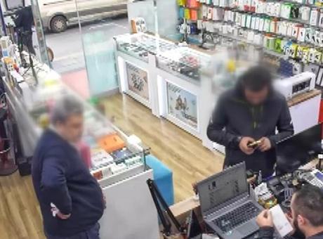 Tıp Bayramı hediyesini çaldı! Kurye teslim kodunu aldı, sonrasında olanlar şaşkına çevirdi