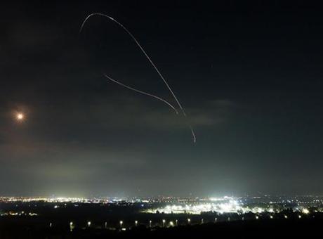 İran, İsrail'in güneyini hedef alan iki dalga halinde misilleme yaptı