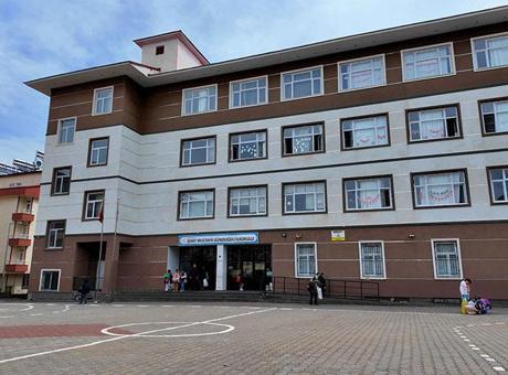 Sınıfta kar spreyi paniği! 30 öğrenci hastaneye kaldırıldı