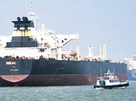 Hürmüz Boğazı’nda 1900 gemi mahsur