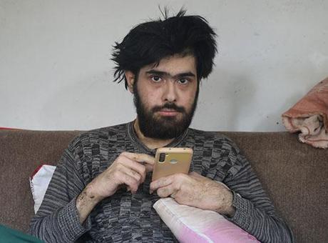 Evden çıkmayan telefon bağımlısı Barış'tan yeni haber! 25 yaşını böyle kutladı