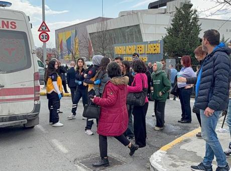 Beylikdüzü’nde fen lisesinin laboratuvarında patlama: 4 öğrenci yaralandı