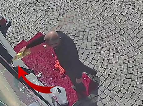 Erzurum’da bir eczacıdan kundaklama girişimi! Eczanenin camını kırıp yağ döktü: O anlar kamerada