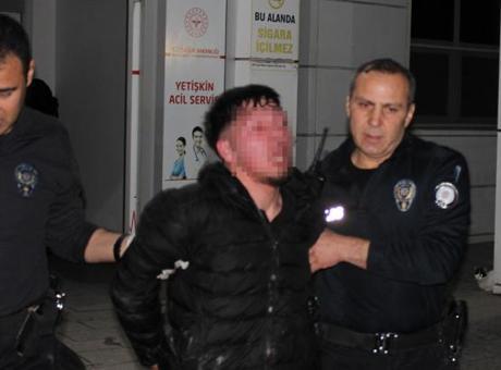 Annesinin, erkek arkadaşını bıçakladı; hastanede ortalığı birbirine kattı