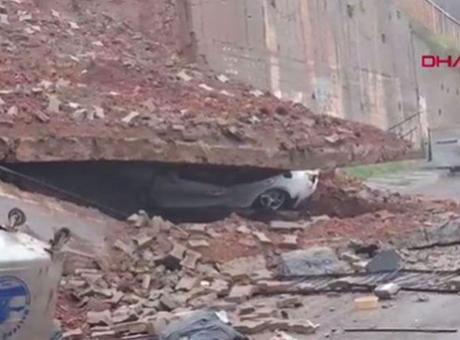 İstanbul'da okulun istinat duvarı çöktü