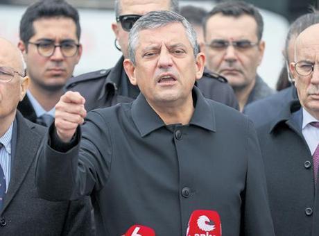 CHP lideri cezaevinde Özcan ve Arı’yı ziyaret etti: ‘Yapılan haysiyet cellatlığı’