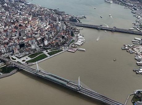 Haliç'in rengi kahverengiye döndü!