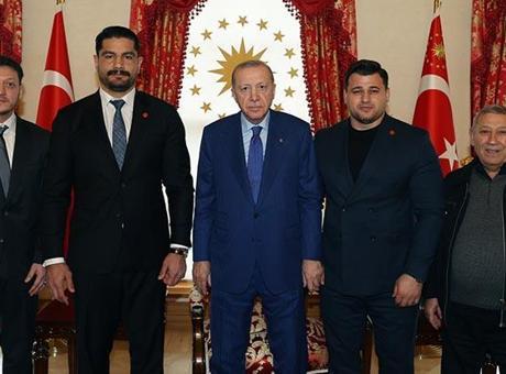 Cumhurbaşkanı Erdoğan, Türkiye Güreş Federasyonu Başkanı Akgül'ü kabul etti