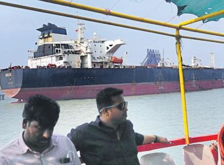 İran Hürmüz’de gişeyi kurdu!