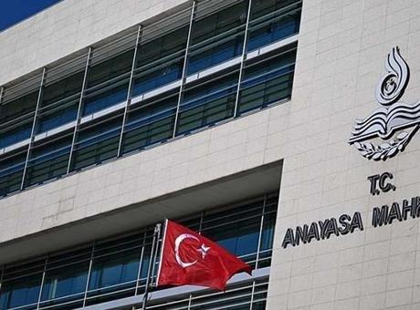 AYM’den yeni karar! İsim değiştirenler için kritik düzenleme iptal edildi