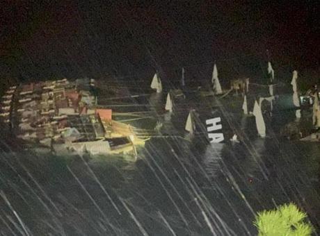 Fethiye'de tekne kayalıklara çarptı! 6 kişi kurtarıldı, 1 kişi kayıp