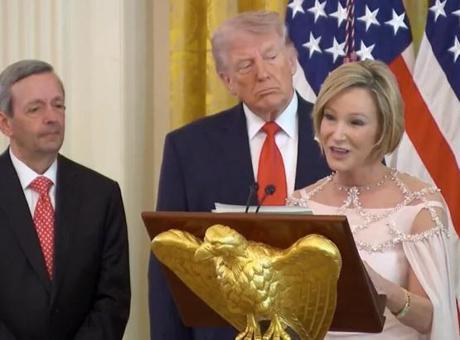 Beyaz Saray'ın havası buz kesti: Trump'ın danışmanından tartışma yaratan sözler! 'Tıpkı İsa gibi'