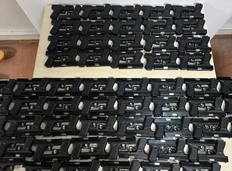 İstanbul'da kaçak silah operasyonu: 113 tabanca ele geçirildi