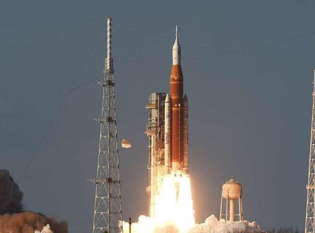 54 yıl sonra Ay'a insanlı yolculukta beklenmedik kriz! NASA uzay aracında 'tuvalet' alarmı