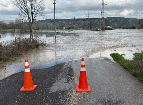 Bir kent kabusu yaşadı! Tarım arazileri sular altında kaldı